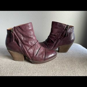 Women’s ankle booties